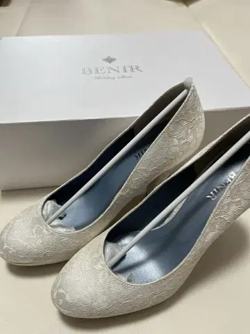 BENIR 아이보리 레이스 펌프스