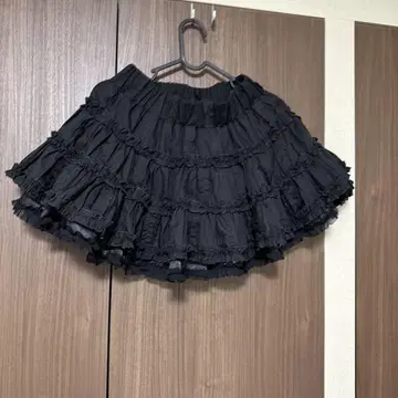 프릴 장식 블랙 플레어 스커트