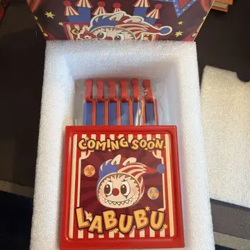 POPMART WHY SO SERIOUS 러브브 마그넷
