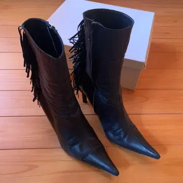 프린지 장식 블랙 미들컷 부츠