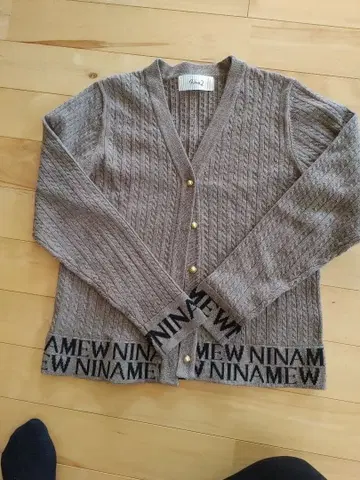 Nina Mew 리브 가디건 브라운