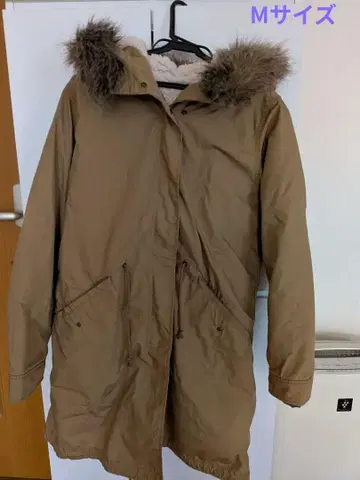 UNIQLO 베이지 후드 부착 모즈 코트