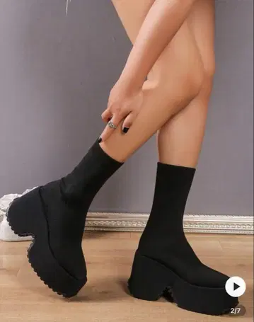 SHEIN 블랙 통굽 삭스 부츠