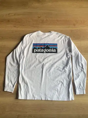 patagonia P-6 로고 롱 T셔츠 화이트