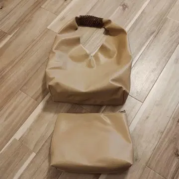 베이지 핸드백
