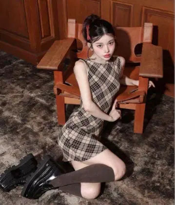 다리치 체크 자카드 슬리브리스 니트 미니 원피스