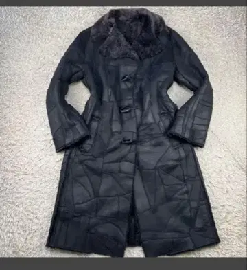 블랙 가죽 퍼(fur) 부착 롱 코트