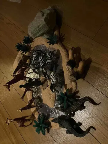 슐라이히 동물 식수대 동물 기린 얼룩말 악어 사자 세트