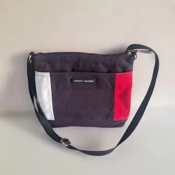 새상품 Tommy Hilfiger 바디백 네이비