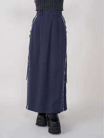 다리치 레이스업 맨투맨 롱 스커트