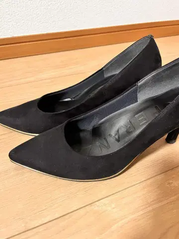 ESPERANZA 블랙 스틸레토 펌프스 중간 힐