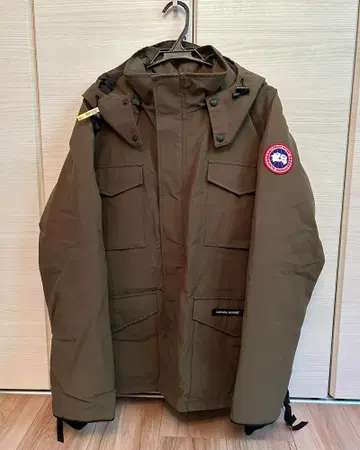 인기 CANADA GOOSE 다운 자켓 카키 M 사이즈