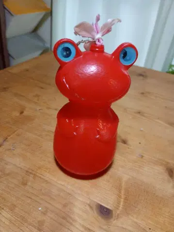 빨간색 개구리 소프트 비닐 코와 케로짱?