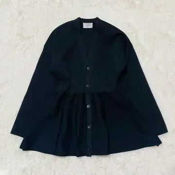 CLANE 클라네 WAIST SHAPE PEPLUM CARDIGAN 블랙