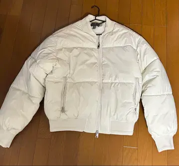 H&M 화이트 다운 봄버 자켓