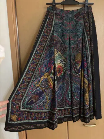 유럽 원단 스카프 패턴 스커트