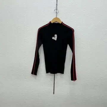 하트 모티브 블랙 긴팔 니트
