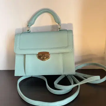 CECIL McBEE 백