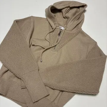 ZARA 베이지 니트 후드티 후드 부착