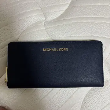 MICHAEL KORS 네이비 장지갑