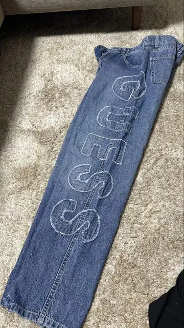 GUESS 로고 자수 데님 팬츠 26