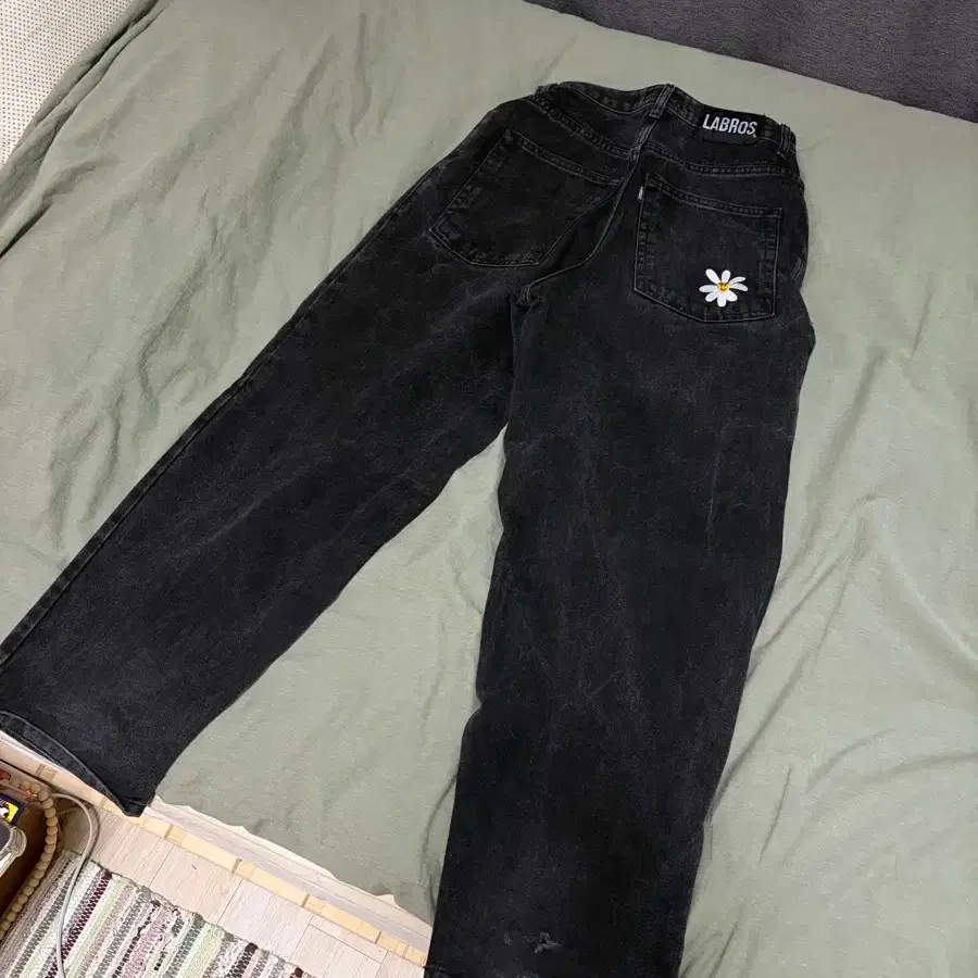 Labros Daisy Baggy Pants Black S on Bunjang Global Site.