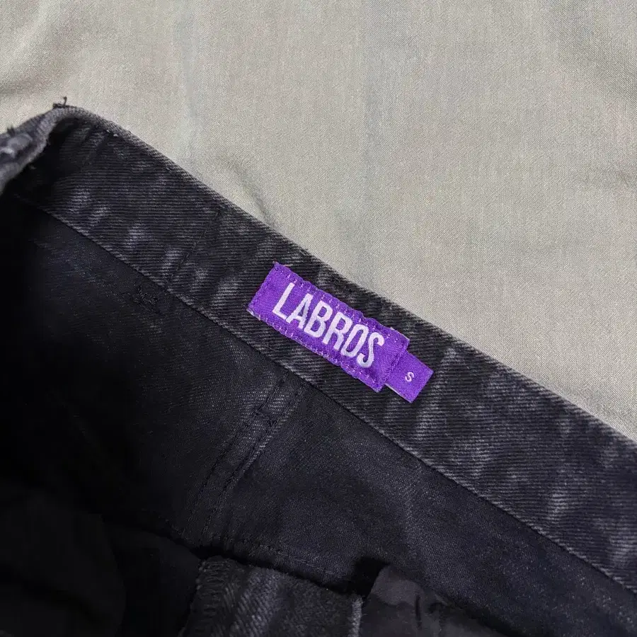 Labros Daisy Baggy Pants Black S on Bunjang Global Site.