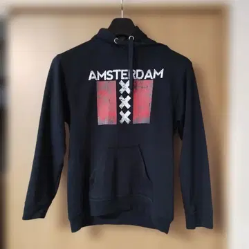 AMSTERDAM 후드 부착 후드티 블랙