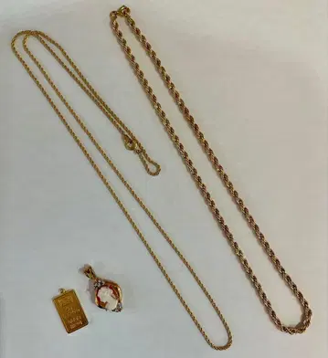 CREDIT SUISSE 플레이트/카메오 펜던트 탑 목걸이 세트