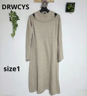 DRWCYS 오프숄더 니트 원피스 베이지 플레어 커프스