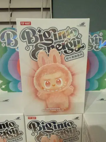 POP MART THE MONSTERS Big into Energy