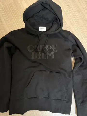 CARPE DIEM 블랙 후드티 후드 부착
