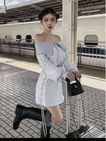 darich 오프숄더 레이스 후드 맨투맨 & 스커트