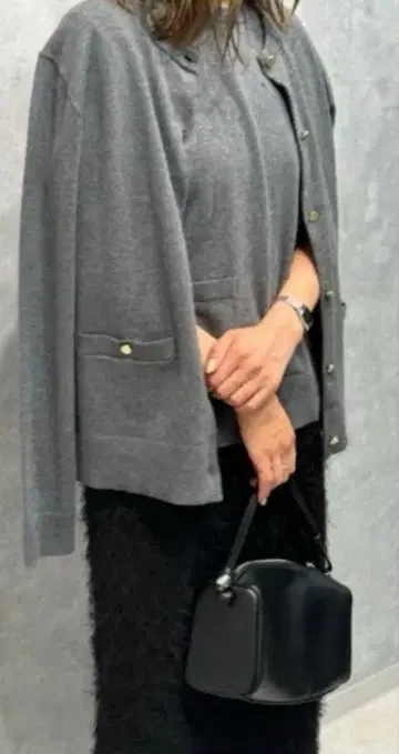 [ 작년 구매 ] 미라 오웬 12,100엔 금장 버튼 포켓 니트 가디건