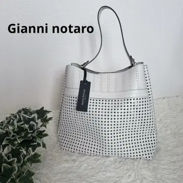 [ 새상품급 ] Gianni notaro 펀칭 가죽 토트백 화이트 이에나