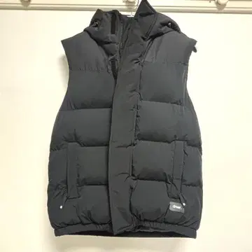 [ ZARA ] 나일론 후드 부착 충전솜 베스트 - Black