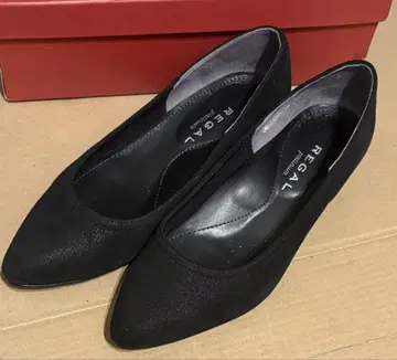 REGAL 블랙 스터드 장식 펌프스 22cm