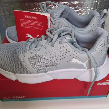 새상품, 미사용 Puma 그레이 러닝화 (푸마 스니커즈로 출퇴근)