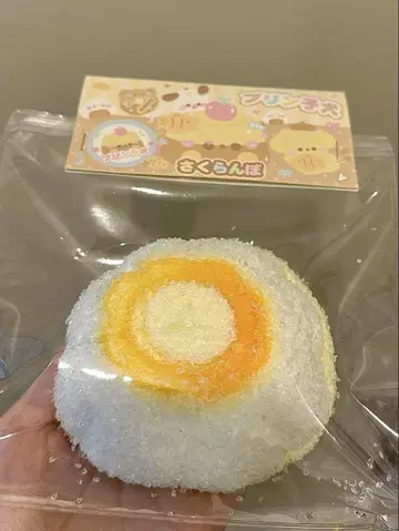 설탕 결정처럼 거친 알갱이가 들어간 말랑말랑 푸딩 스퀴즈