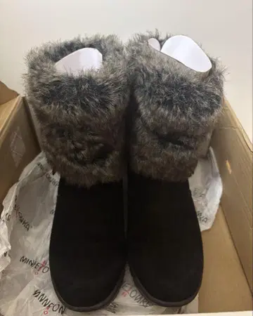 MINNETONKA 미네통카 퍼 달린 블랙 스웨이드 숏부츠