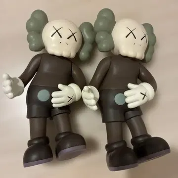 Kaws Companion 피규어 20cm 브라운/그레이