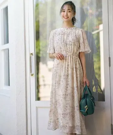 [새상품급] any SiS [세탁 가능] 플라워 프린트 원피스 아이보리