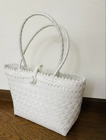 화이트 뜨개질 바스켓백