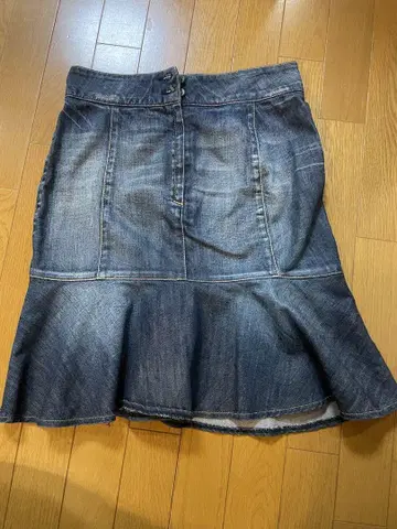 엠포리오 아르마니 플레어 스커트