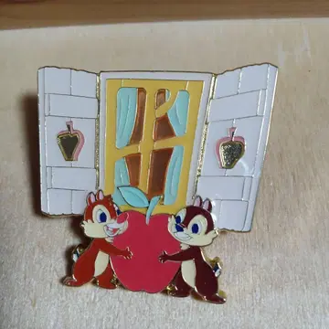DISNEY 칩과 데일 창문과 사과 핀 배지