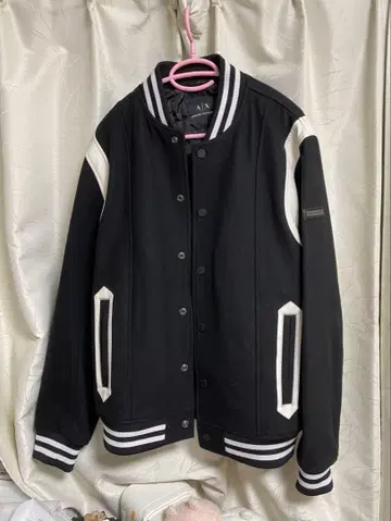 Armani Exchange 블랙 바시티 자켓