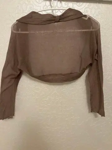 브라운 리본 포함 크롭 가디건