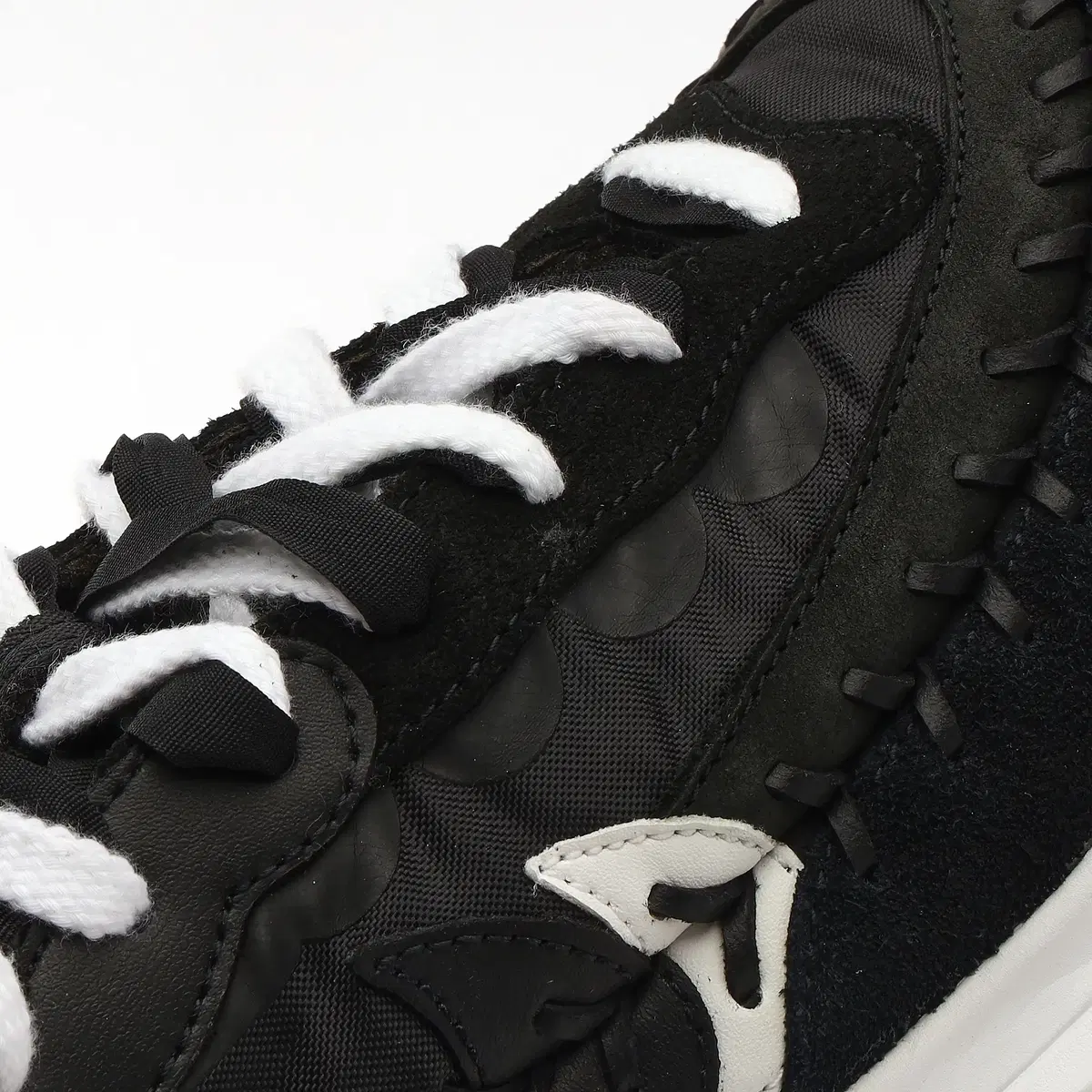 [265] 나이키 x 사카이 x 장 폴 고티에 베이퍼와플 블랙 화이트