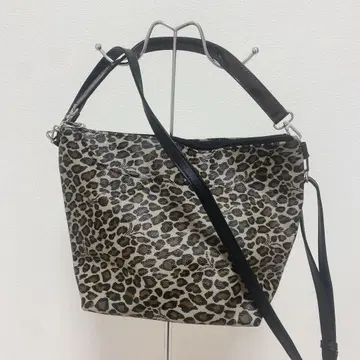 새상품급 타마미 와타나베 베니티 투고 2way 백 레오파드 가죽