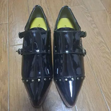 스터드 장식 블랙 로퍼 23.5cm